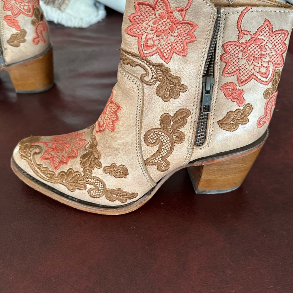 Corral boots size 8 - Picture 4 of 9